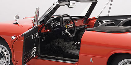 Alfa Romeo 1600 Duetto (1966) Autoart 70137 1/18 