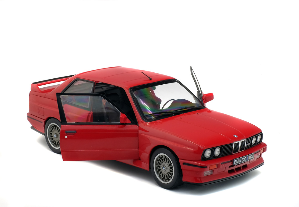 BMW Serie 3 M3 -E30- (1990) Solido S1801502 1/18 