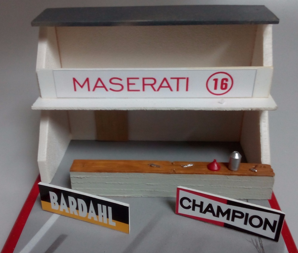 Diorama Boxes años 60 y 70 Maserati Microworld 109 1:43 