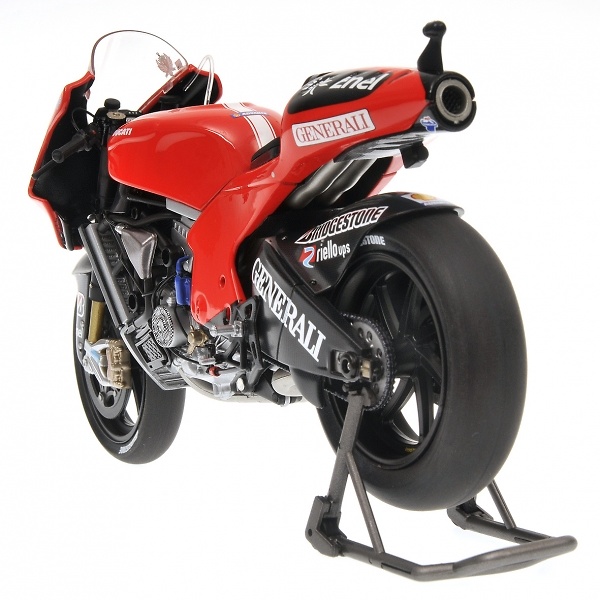 Ducati Desmosedici GP10 nº 69 Nicky Hayden (2010) Minichamps 122100069 1/12 
