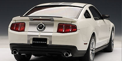 Ford Mustang Shelby GT500 (2010) Autoart 72917 1/18 