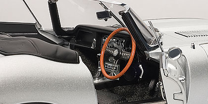 Jaguar E-Type 3.8 Roadster Serie I (1961) Autoart 73602 1/18 
