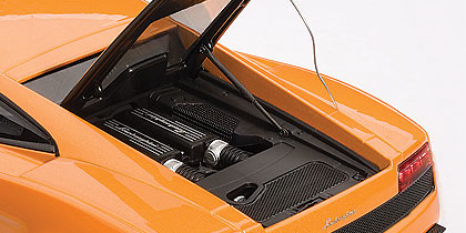 Lamborghini Gallardo LP570-4 Superleggera (2010) Autoart 74656 1:18 