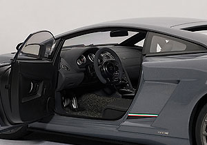 Lamborghini Gallardo LP570-4 Superleggera (2010) Autoart 74657 1:18 