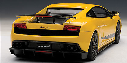 Lamborghini Gallardo LP570-4 Superleggera (2010) Autoart 74658 1:18 