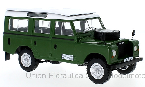 Land Rover 109 Serie 3 (1971) White Box WB124033 1/24 