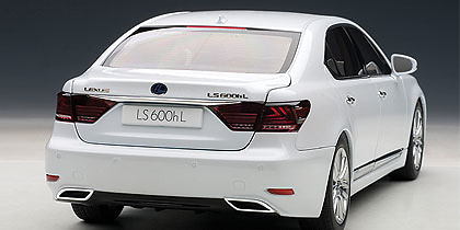 Lexus LS600hL (2013) Autoart 78843 1/18 