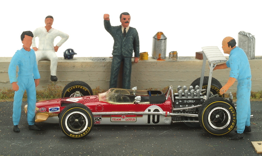 Lotus 49 nº 10 Graham Hill con 5 Mecánicos (1968) Diorama Micro World BE13 1/43 