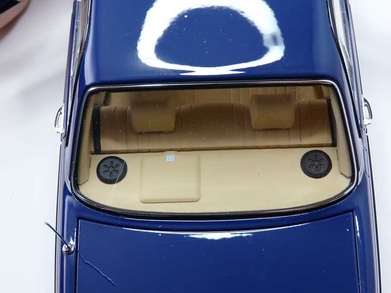 Mercedes benz sedán 230 w123 segunda serie 1979-82 azul Blue 1:18 norev