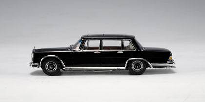 Mercedes Benz 600 SWB -W100- (1964) Autoart 56192 1/43 