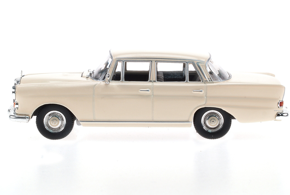 Mercedes Benz 200D -W110- (1961) White Box 186662 1/43 