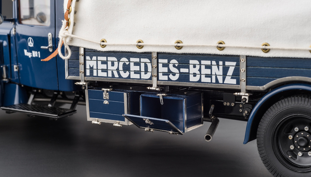 Mercedes Benz Racing Car Transporter LO 2750 (1934) CMC M144 1:18 