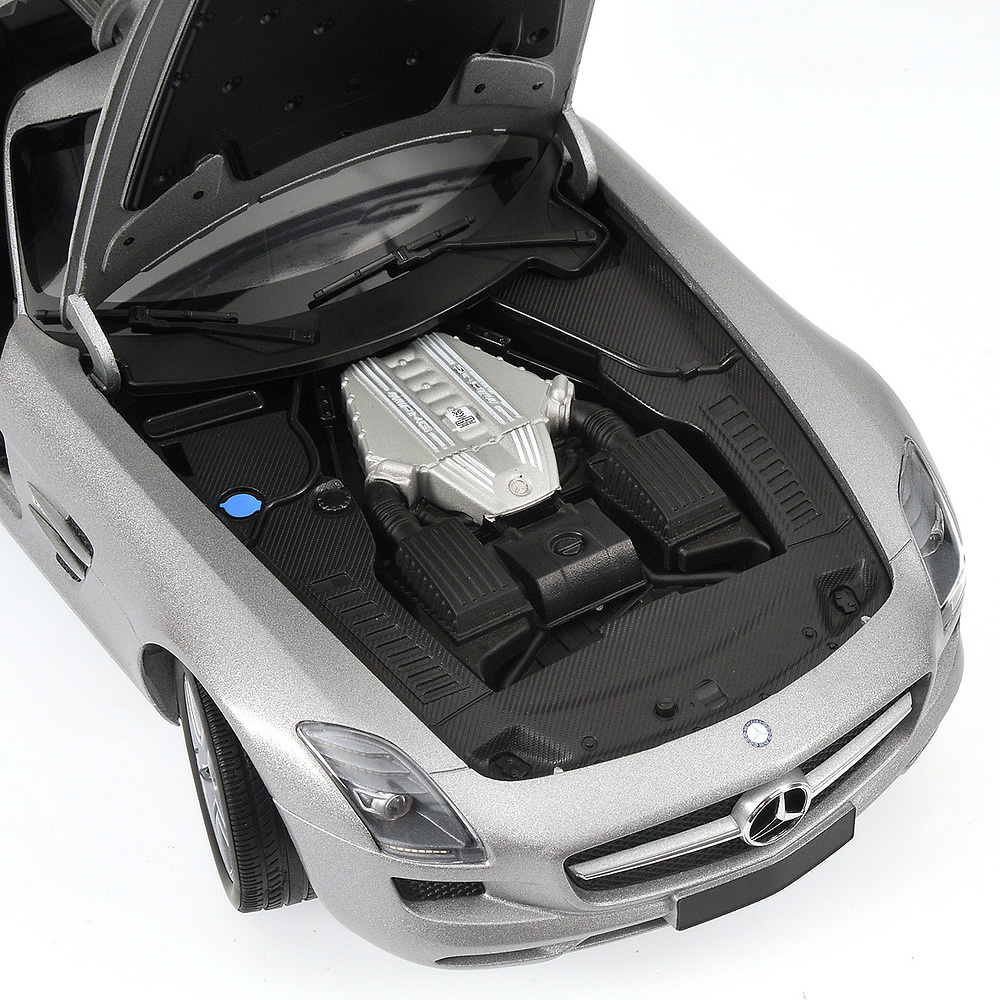 Mercedes Benz SLS AMG (2010) Minichamps 100039025 1/18 