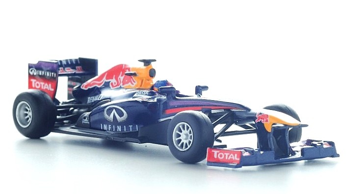Red Bull RB9 n°1 Sebastian Vettel (2013) Spark Y052 1:64 