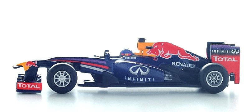 Red Bull RB9 n°1 Sebastian Vettel (2013) Spark Y052 1:64 