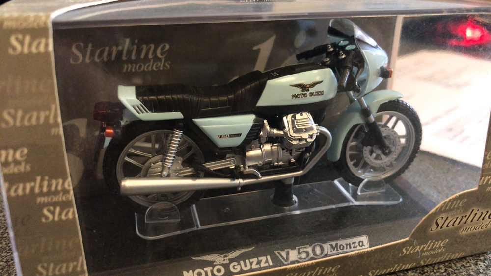 Moto Guzzi V50 Monza (1980) Starline 99035 1/24 