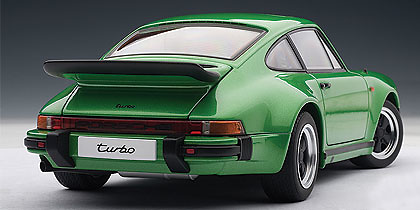 Autoart 77974 Porsche 911 3.0 Turbo -930- (1976) Autoart 1/18 Color Verde Metalizado