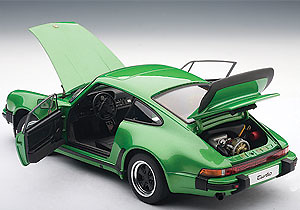 Autoart 77974 Porsche 911 3.0 Turbo -930- (1976) Autoart 1/18 Color Verde Metalizado