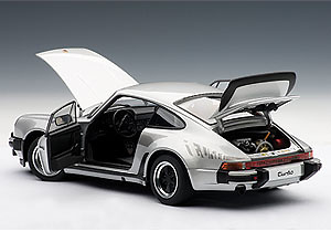 Autoart 77971 Porsche 911 3.0 Turbo -930- (1976) Autoart 1/18 Color Gris Metalizado