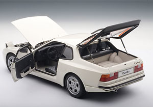 Porsche 944 Turbo (1985) Autoart 77958 1/18 
