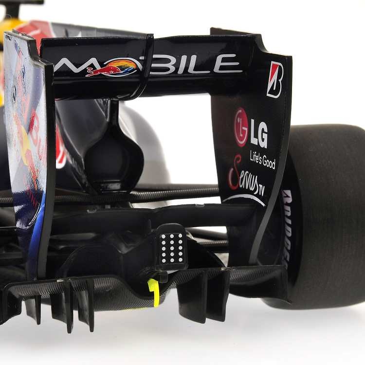 Red Bull RB6 nº 6 Mark Webber (2010) Minichamps 110100006 1/18 