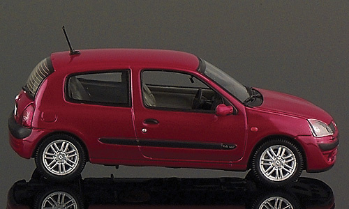 Renault Clio Serie 2 (1998) Universal Hobbies 02400 1/43 