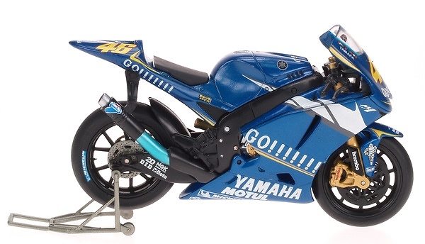Yamaha YZR M1 nº 46 Valentino Rossi (2005) Guiloy 12634 1/18 