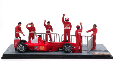 Diorama Ferrari F1-2000 "1º GP. Indianapolis" nº 3 Michael Schumacher con figuras (2000) Microworld 1:43