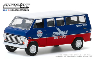 Ford Club Wagon "Chevron Service & Repair Courtesy Shuttle" (1970) Greenlight 1/64