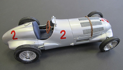 Mercedes Benz W125 "GP. Donington" nº 2 Hermann Lang (1937) CMC m114 escala 1:18