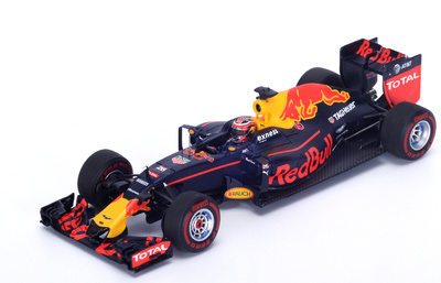 Red Bull RB12 "GP. Bahrein" nº 26 Daniil Kvyat (2016) Spark 1:43